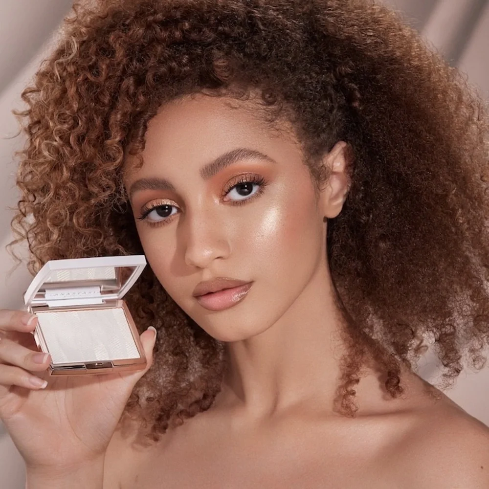 Anastasia Beverly Hills “Iced Out” Illuminating Powder Highlighter